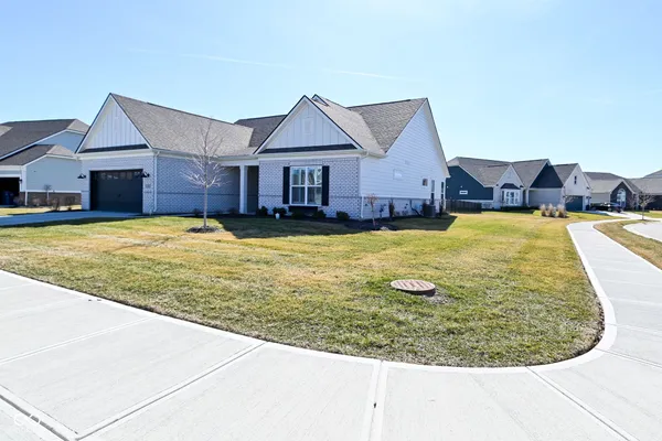 Property Slideshow image 2 of 40 | 11561 flynn pl, Noblesville, IN, 46060