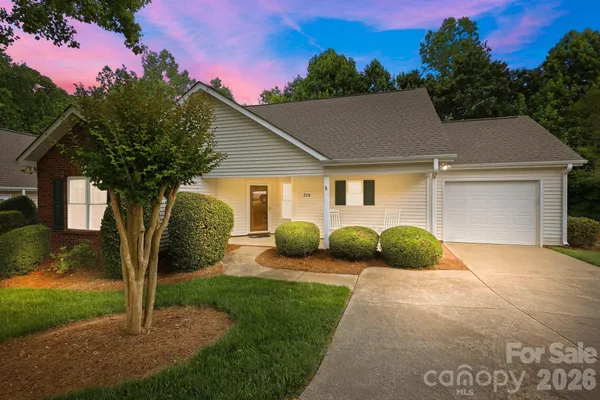 Property Slideshow image 2 of 43 | 228 oak village pkwy, Mooresville, NC, 28117