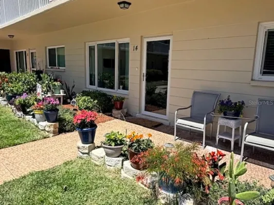 Property Slideshow image 3 of 20 | 2262 swedish dr 14, Clearwater, FL, 33763