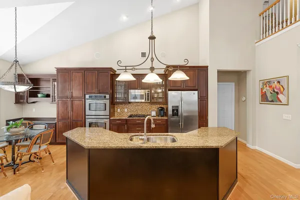 Property Slideshow image 3 of 19 | 179 melody ct, Eastport, NY, 11941