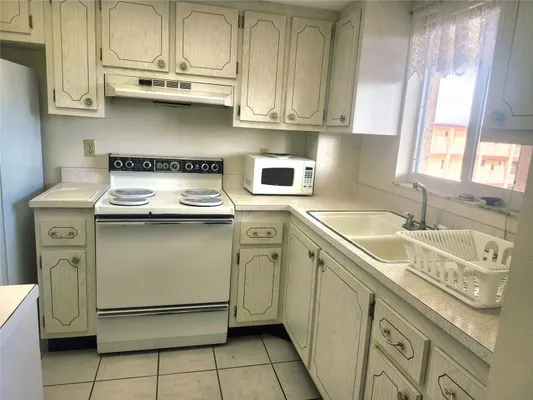 Property Slideshow image 3 of 23 | 3973 lake bayshore dr 503, Bradenton, FL, 34205
