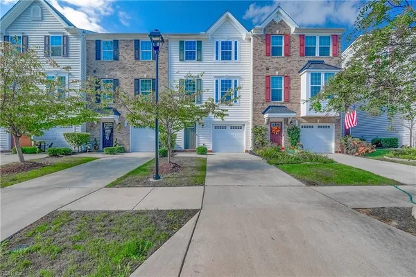 Property Slideshow image 3 of 26 | 319 clements mill trce 20b, Williamsburg, VA, 23185