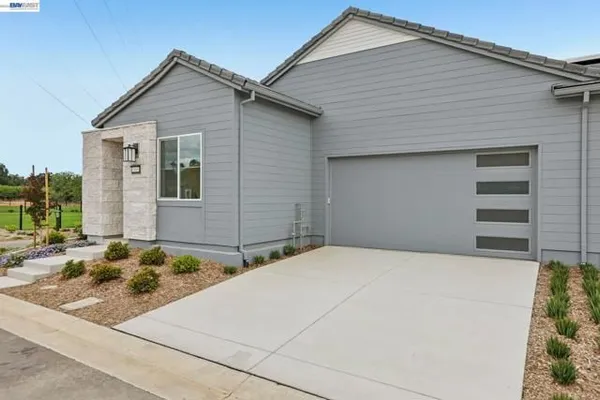 Property Slideshow image 2 of 25 | 1095 riverbend dr, Brentwood (Cc), CA, 94513