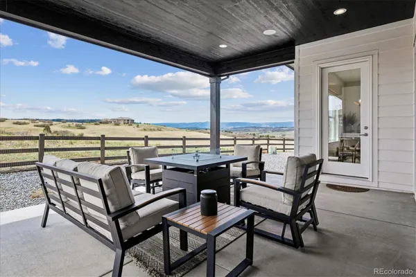 Property Slideshow image 2 of 42 | 307 scrubjay ln, Castle Rock, CO, 80104