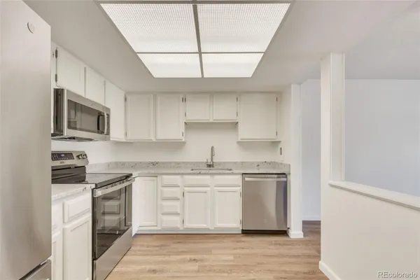 Property Slideshow image 3 of 40 | 13992 e marina dr 109, Aurora, CO, 80014