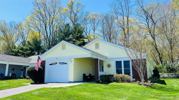 Property Slideshow image 2 of 24 | 541 stratford ln, Brookhaven, NY, 11961