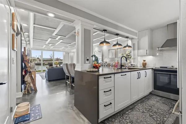 Property Slideshow image 2 of 21 | 7465 bay island dr 115, South Pasadena, FL, 33707