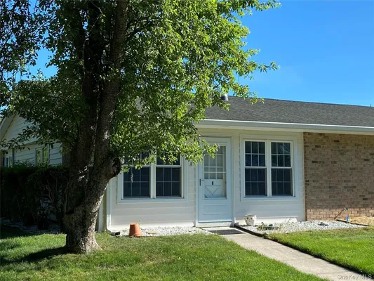 Property Slideshow image 2 of 35 | 274 berwick ct a, Brookhaven, NY, 11961