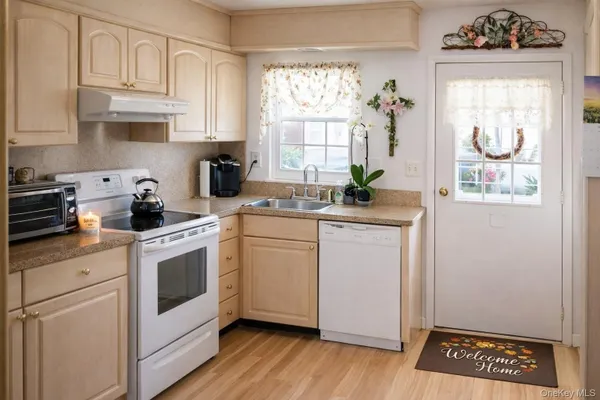 Property Slideshow image 3 of 24 | 124 exmore ct a, Brookhaven, NY, 11961