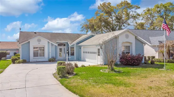 Property Slideshow image 2 of 38 | 528 sevilla pl, Lady Lake, FL, 32159