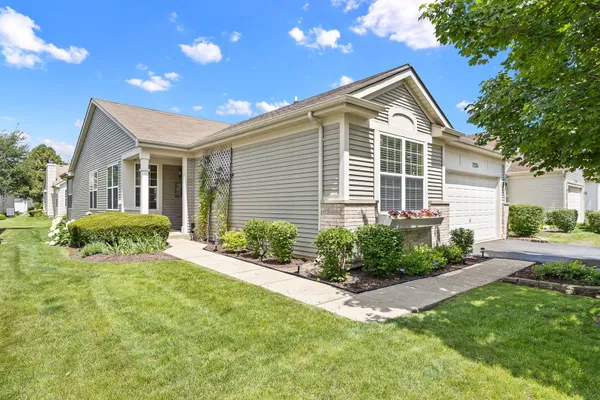 Property Slideshow image 2 of 34 | 21254 montclare lake dr, Crest Hill, IL, 60403