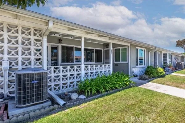 Property Slideshow image 2 of 25 | 1642 merion 40k, Seal Beach, CA, 90740