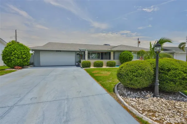 Property Slideshow image 2 of 48 | 613 la jolla ave, Sun City Center, FL, 33573