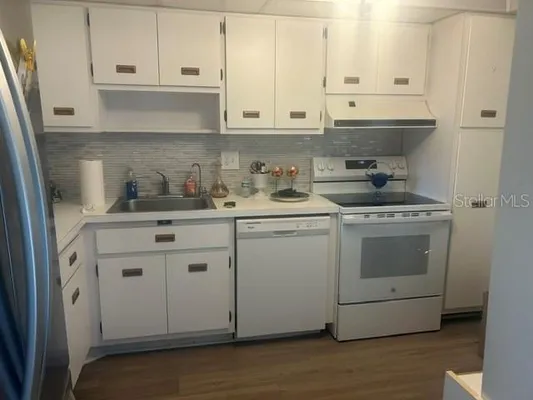 Property Slideshow image 3 of 5 | 7461 w country club dr 402, Sarasota, FL, 34243