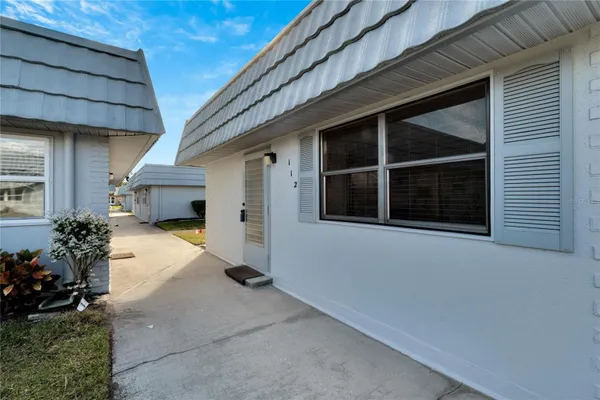 Property Slideshow image 2 of 49 | 202 bedford trl 112, Sun City Center, FL, 33573