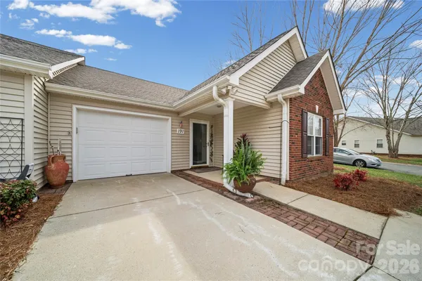 Property Slideshow image 2 of 40 | 191 oak village pkwy, Mooresville, NC, 28117