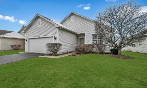 Property Slideshow image 2 of 26 | 1553 benzie cir, Romeoville, IL, 60446