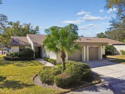 Property Slideshow image 2 of 66 | 2501 oak cir 2501, Tarpon Springs, FL, 34689