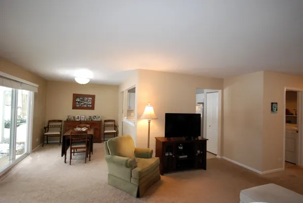Property Slideshow image 3 of 13 | 662 regent ln d, Prospect Heights, IL, 60070