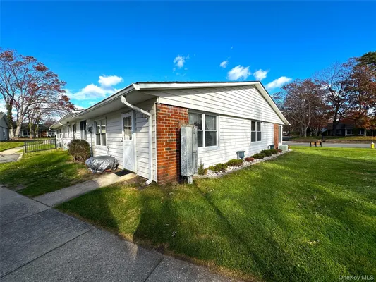 Property Slideshow image 3 of 17 | 169 ventry ct a, Ridge, NY, 11961