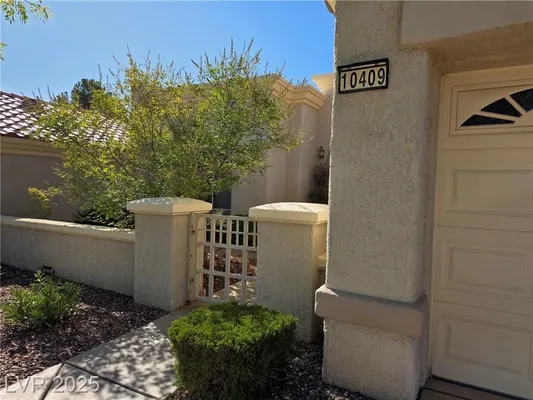 Property Slideshow image 2 of 42 | 10409 snyder ave, Las Vegas, NV, 89134