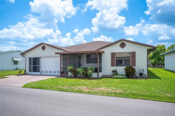 Property Slideshow image 2 of 37 | 1608 colonnades cir, Lakeland, FL, 33811