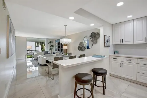 Property Slideshow image 2 of 34 | 9720 s hollybrook lake dr 204, Pembroke Pines, FL, 33025