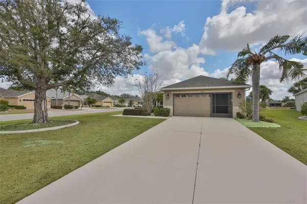 Property Slideshow image 3 of 51 | 405 grand chateaux way, Sun City Center, FL, 33573