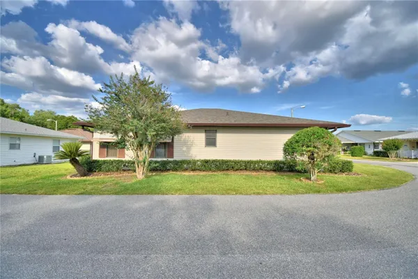 Property Slideshow image 3 of 53 | 4828 squire hollow dr, Lakeland, FL, 33811