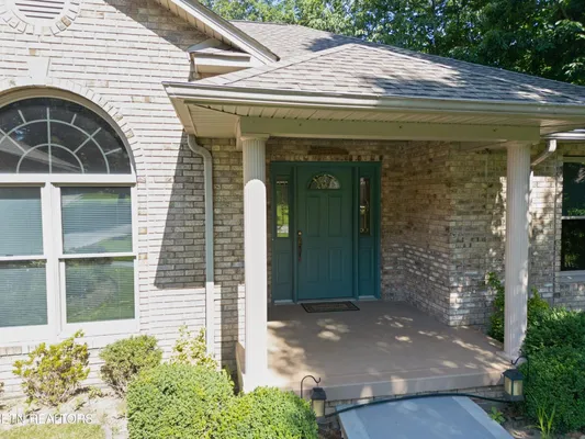 Property Slideshow image 2 of 36 | 112 cromwell ln, Crossville, TN, 38558