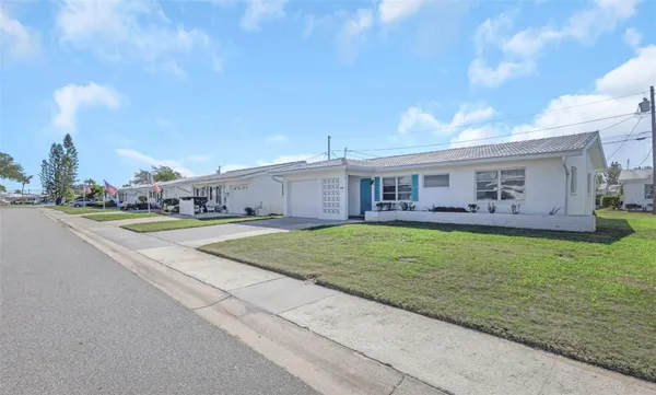 Property Slideshow image 2 of 39 | 4488 100th ave, Pinellas Park, FL, 33782