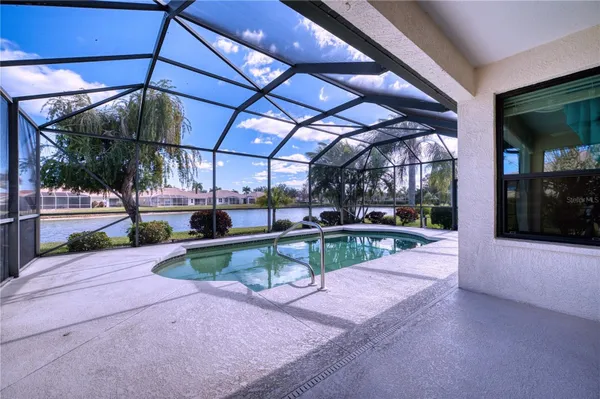 Property Slideshow image 3 of 48 | 8025 stirling falls cir, Sarasota, FL, 34243