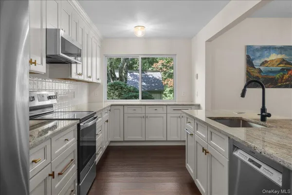 Property Slideshow image 3 of 26 | 156 heritage hls a, Somers, NY, 10589