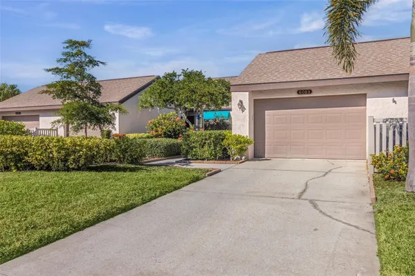 Property Slideshow image 2 of 61 | 6089 clubside dr # 00, Sarasota, FL, 34243