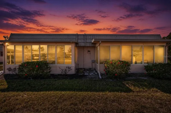 Property Slideshow image 2 of 33 | 201 bedford trl f121, Sun City Center, FL, 33573