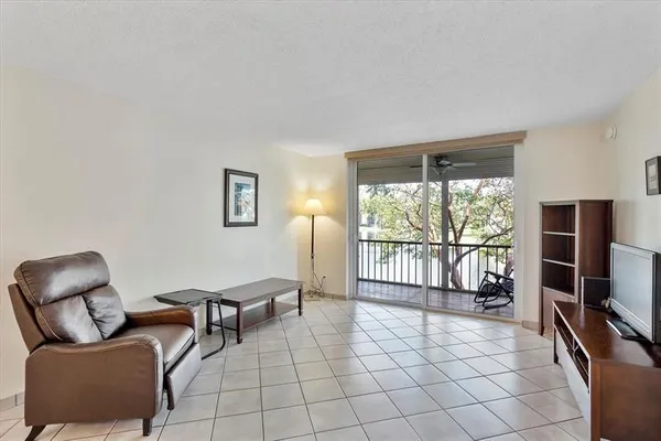 Property Slideshow image 3 of 27 | 8971 s hollybrook blvd apt 209, Pembroke Pines, FL, 33025