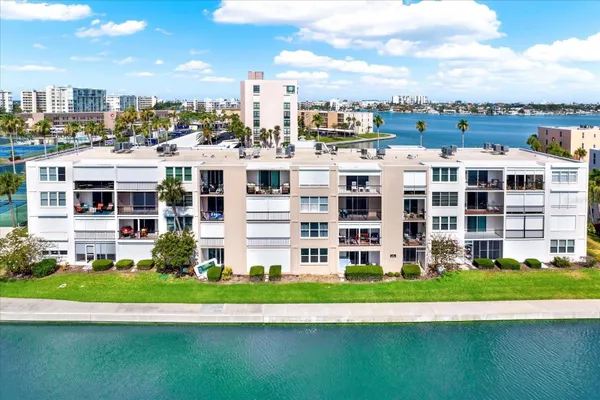 Property Slideshow image 3 of 29 | 7625 sun island dr 304, South Pasadena, FL, 33707