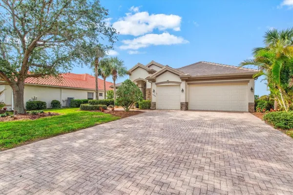 Property Slideshow image 3 of 91 | 14026 royal pointe dr, Port Charlotte, FL, 33953