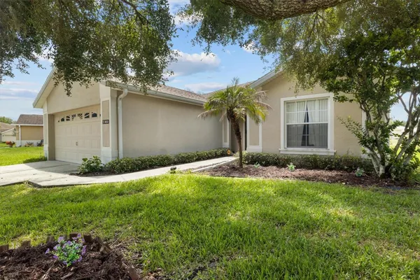 Property Slideshow image 2 of 26 | 3833 whistlewood cir, Lakeland, FL, 33811