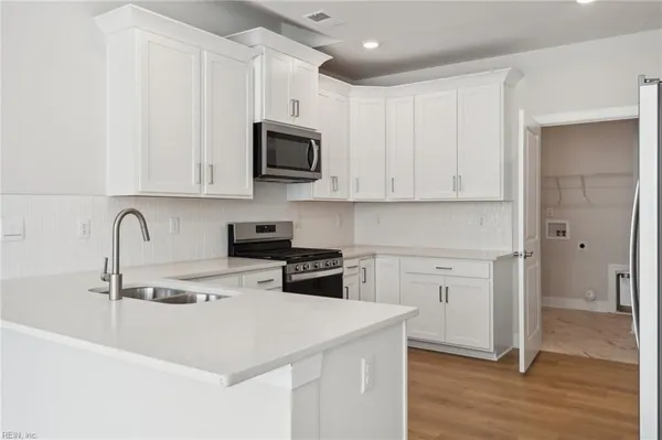 Property Slideshow image 2 of 25 | 2206 edwin dr, Chesapeake, VA, 23322