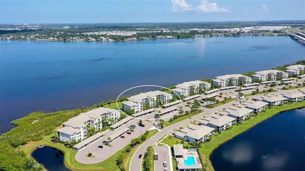 Property Slideshow image 3 of 61 | 910 tidewater shores loop 402, Bradenton, FL, 34208