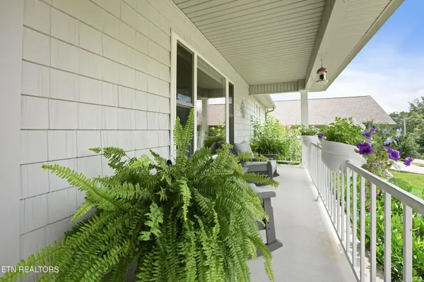 Property Slideshow image 3 of 47 | 153 cromwell ln, Crossville, TN, 38558