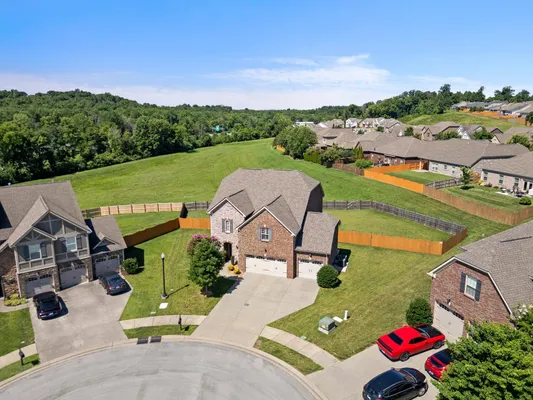 Property Slideshow image 2 of 53 | 995 waterstone dr, Lebanon, TN, 37090