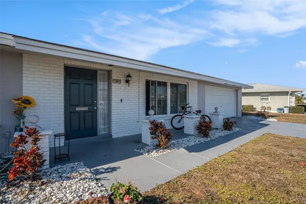 Property Slideshow image 2 of 12 | 704 brannen cir, Sun City Center, FL, 33573