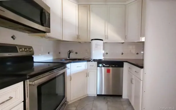 Property Slideshow image 3 of 17 | 5 devon ct b, Yorktown, NY, 10598