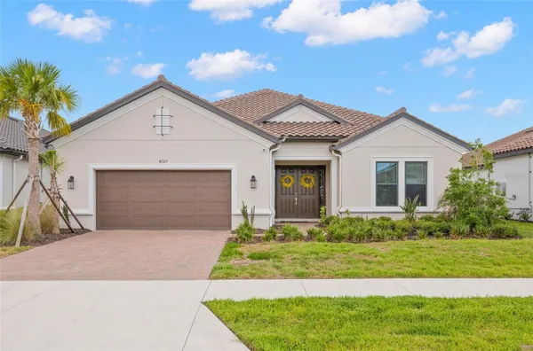 Property Slideshow image 3 of 49 | 4727 freccia loop, Wesley Chapel, FL, 33543