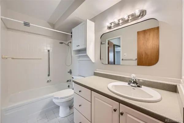 Property Slideshow image 3 of 12 | 655 s alton way 6c, Denver, CO, 80247