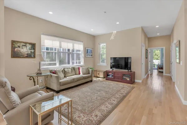 Property Slideshow image 2 of 23 | 35 winter pl, Huntington, NY, 11731