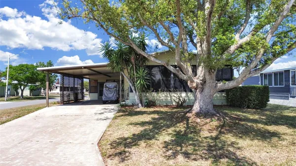 Property Slideshow image 2 of 45 | 5091 lodgewood dr, Lakeland, FL, 33810