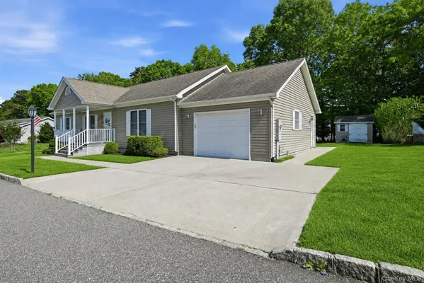 Property Slideshow image 2 of 32 | 1407 middle rd 277, Riverhead, NY, 11933